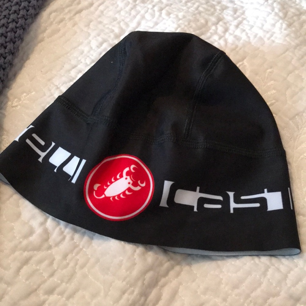 Castelli Bikers Hat in Black & White . One size fit all . Protects from sunburn